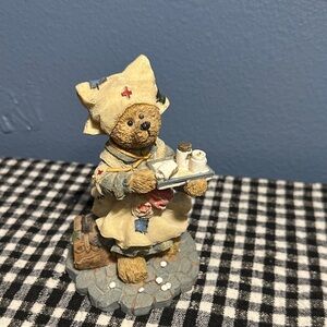 Nurse Bear Figurine with Tray of Medicine excellent condition